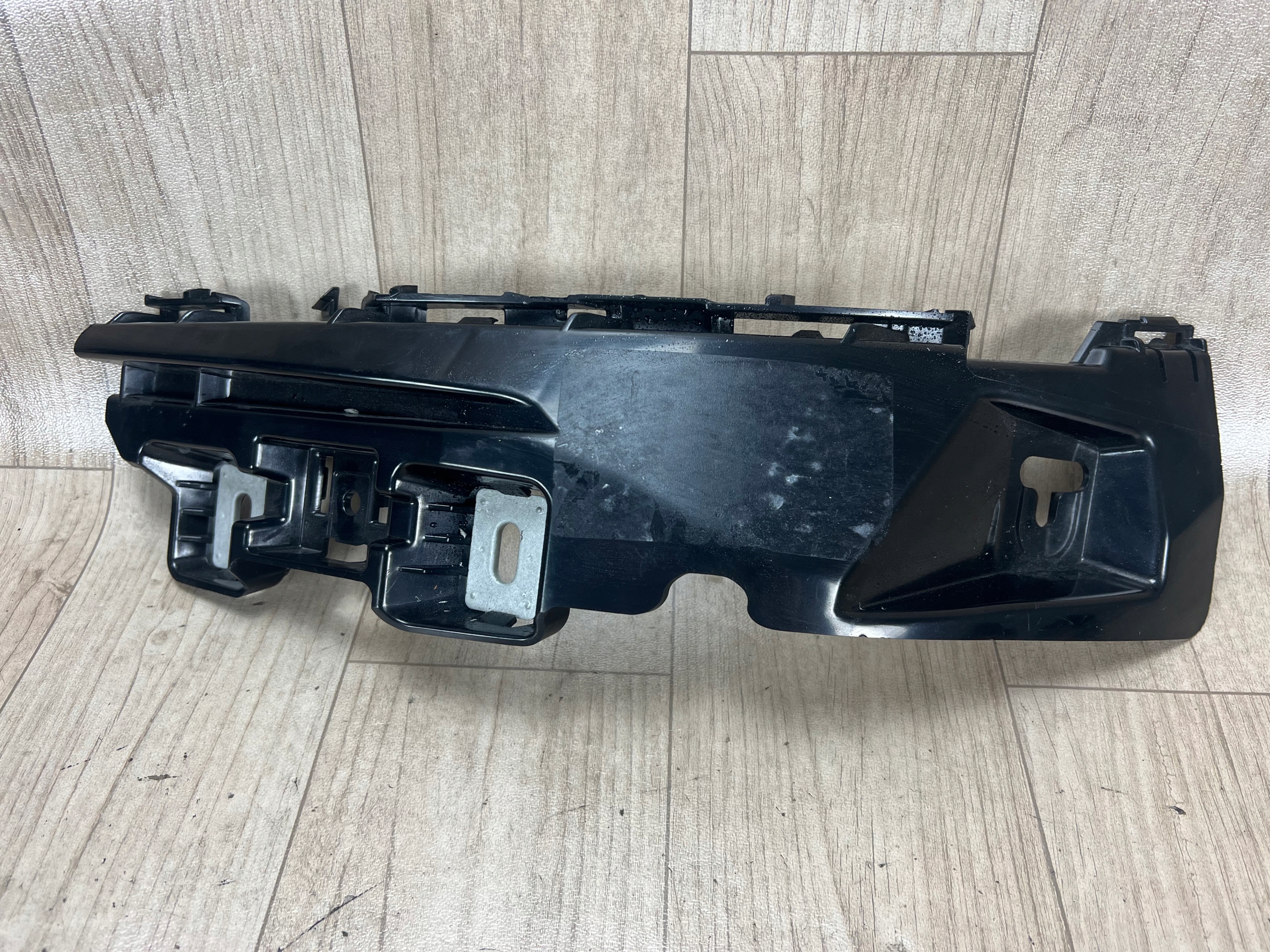 MERCEDES C-KLASA W205 ślizg uchwyt zderzaka tył tylny prawy A2058852265