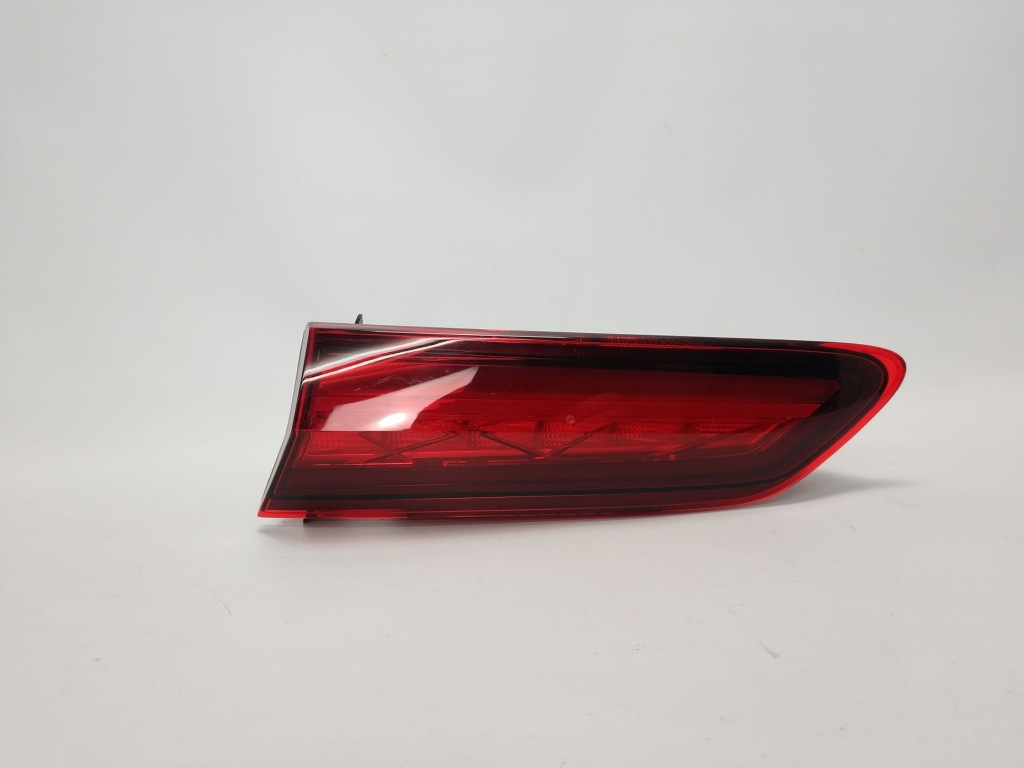 SKODA KAROQ 57A lampa tył tylna prawa w klapę.K-ce