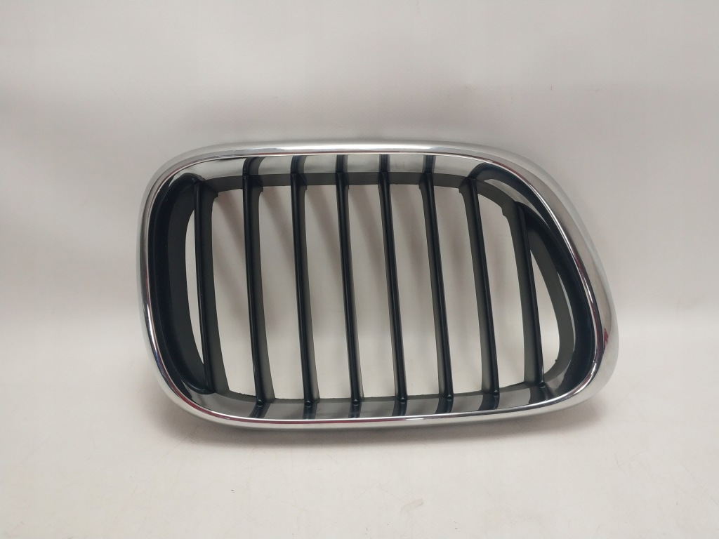 BMW X5 E53 grill nerka atrapa silnika prawa