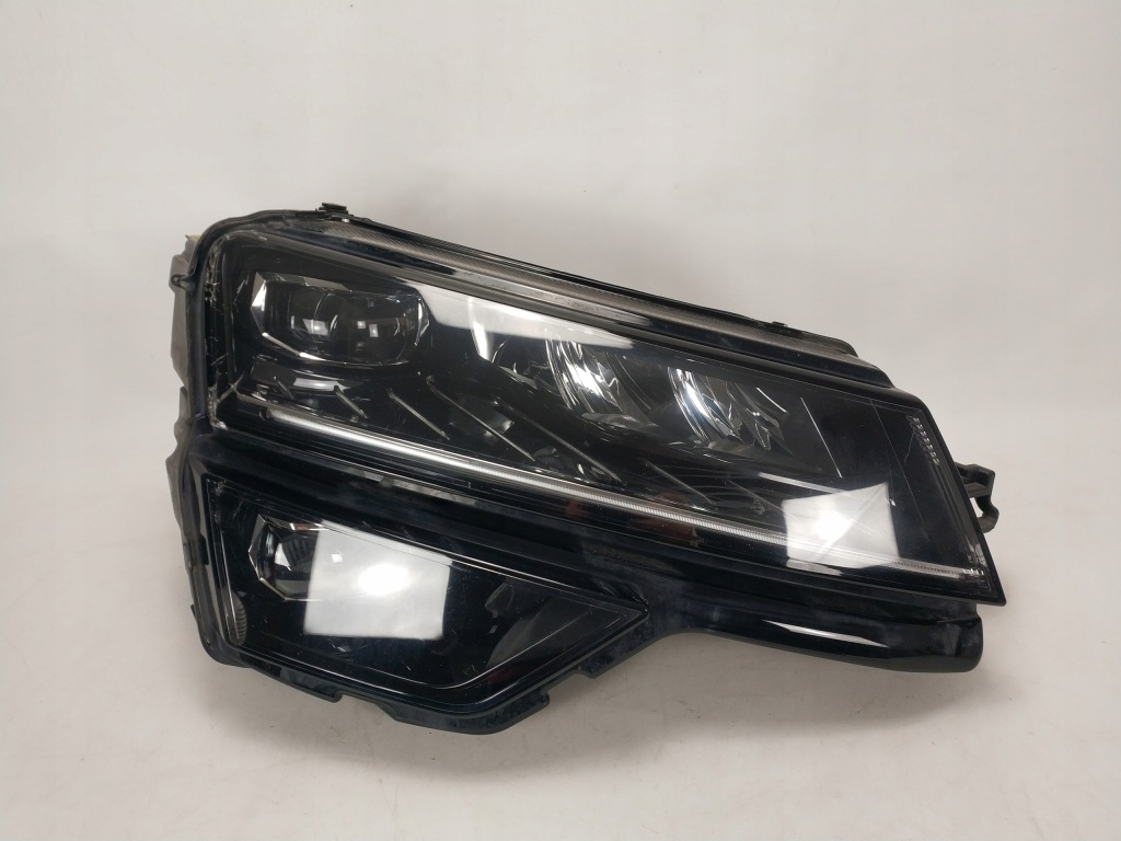 SKODA KAROQ 57B Lampa FULL LED przód prawa