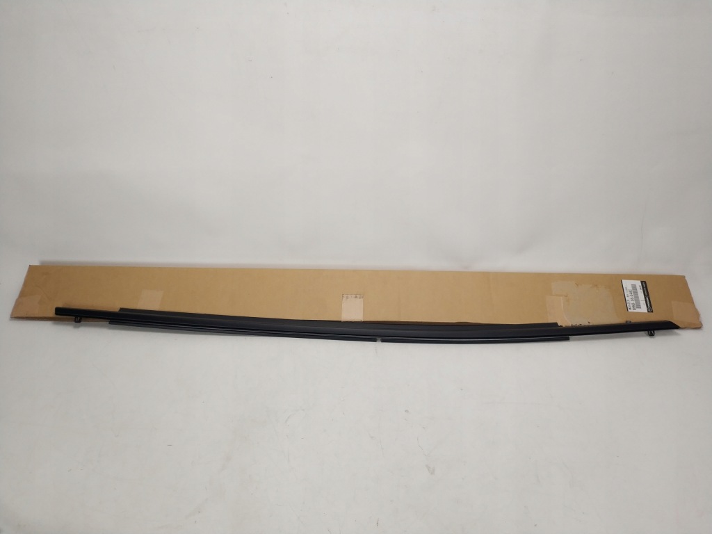 MAZDA 3 listwa drzwi prawy przód przedni BJS8-50-640B