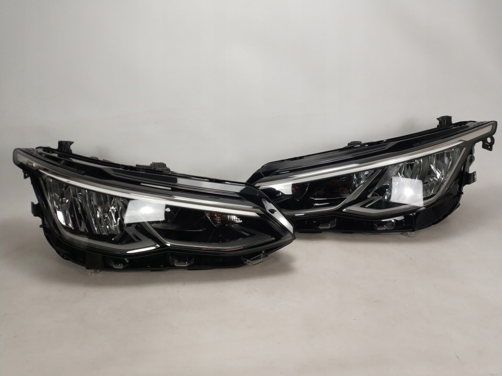 VW GOLF VIII 8 5H1 lampy przód przednie LED KOMPLET