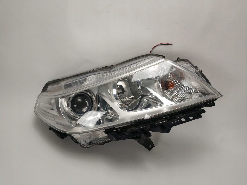 SUZUKI VITARA III 3 lampa przód przednia prawa